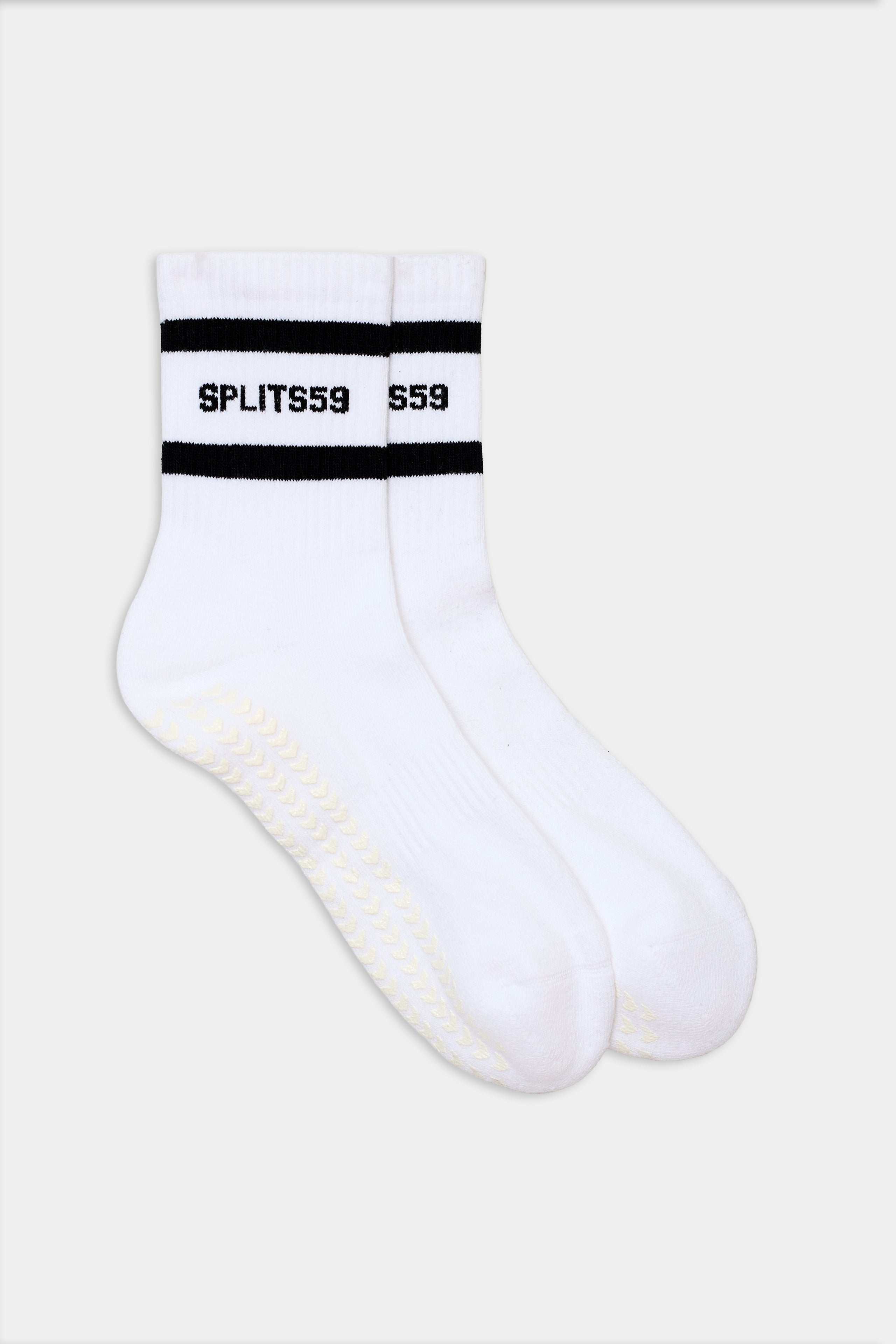 A pair of SPLITS59 Logo Stripe Ankle Socks With Grip in white, featuring black stripes and "SPLITS59" text near the cuffs, displayed on a plain background.