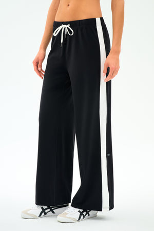 Willow Airweight Wide Leg - Black/White – SPLITS59